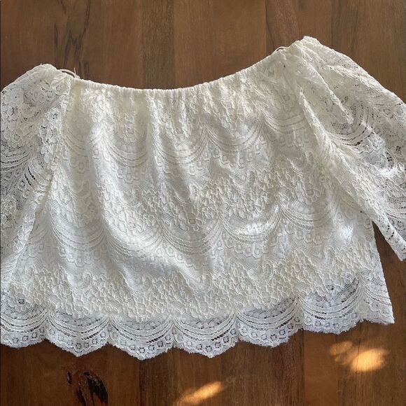cupcakes & cashmere Cream/White Off-the-Shoulder Lace Top - Picture 14 of 16